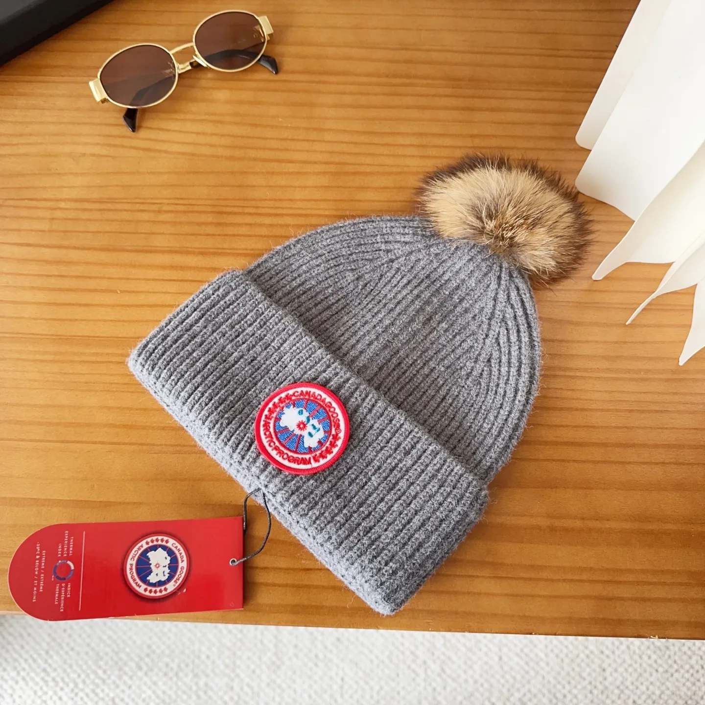 💰60 CANADA GOOSE Canada Goose winter warm cashmere cold hat. Rabbit wool material, thick feel, not easy to deform. Fashionable and versatile couple hat, imported embroidery logo, cashmere cotton yarn, head circumference: 55-58cm